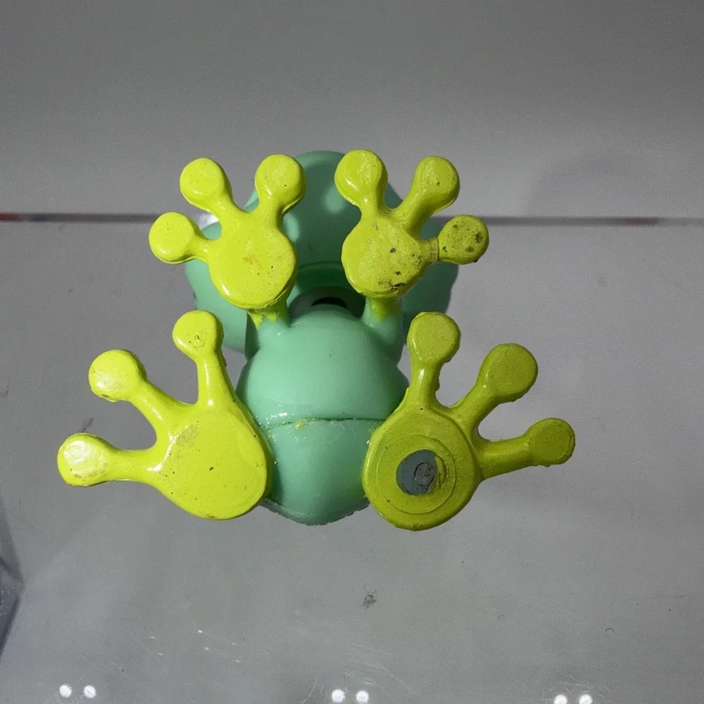 Littlest Pet Shop Frog - #479 - 2007 - Green w neon green feet &‎ purple eyes